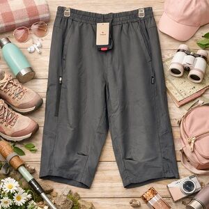 Baleaf NWT Water Resistant Gray Outdoor Cargo Capris Size Medium UPF 50